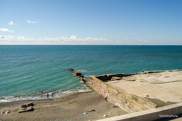 Берег моря в Адлере Курортный городок