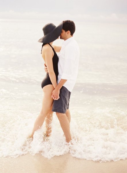 Влюбленные пары на море