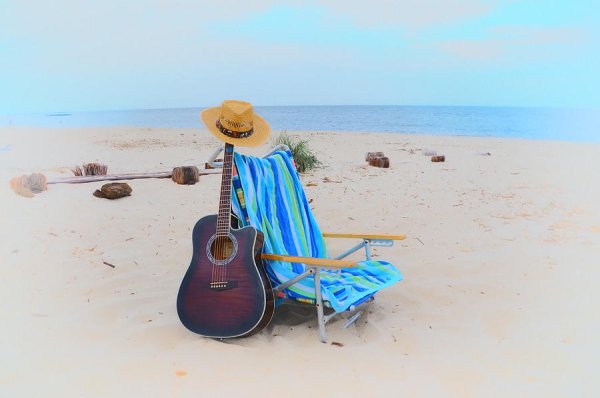 Картина гитара пляж