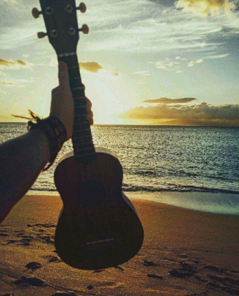 Фотосессия на море с гитарой