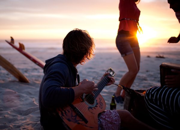 Гитарист на закате
