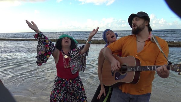 Цыганки на пляже