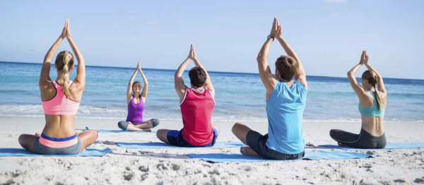 Йога на пляже