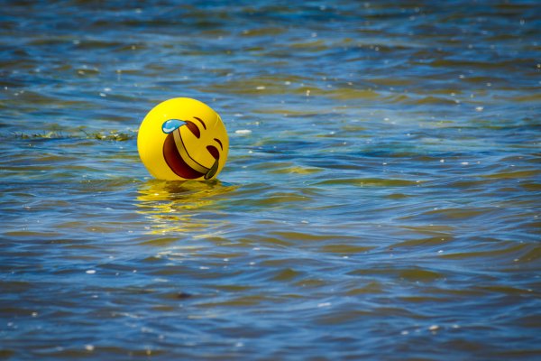 Смайлик на пляже