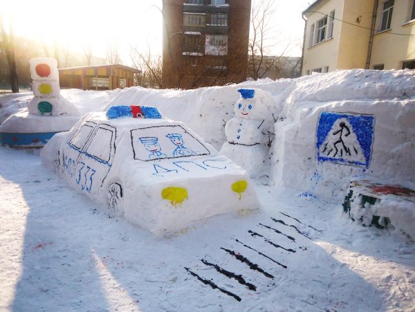Танк из снега в детском саду