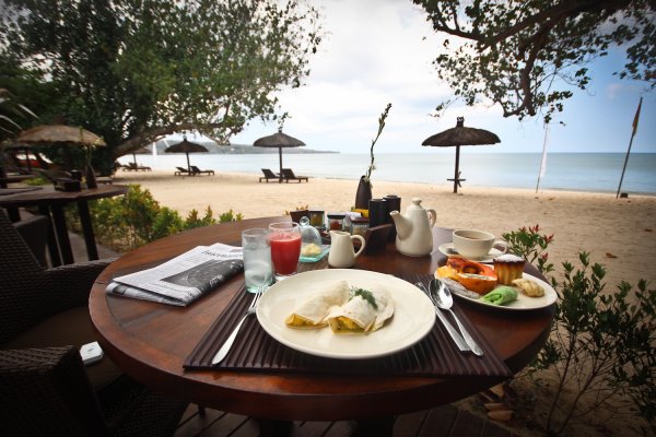 Завтрак на берегу