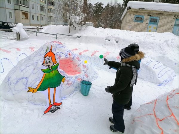 Конкурс построек из снега в детском саду