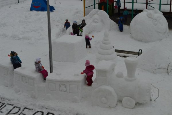 Композиция из снега для детского сада