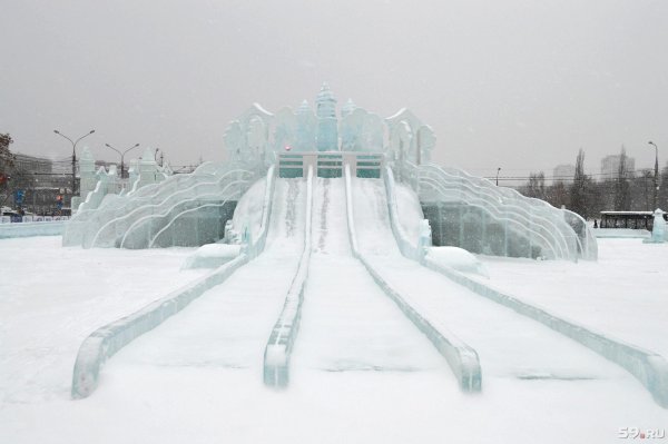 Ледяные горки в Тюмени 2021
