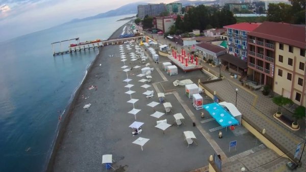 Городской пляж огонек в Адлере