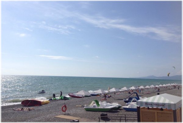 Городской пляж огонек в Адлере