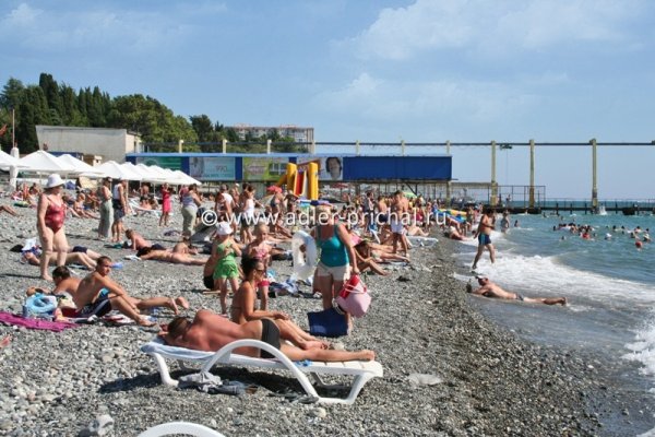 Городской пляж огонек в Адлере