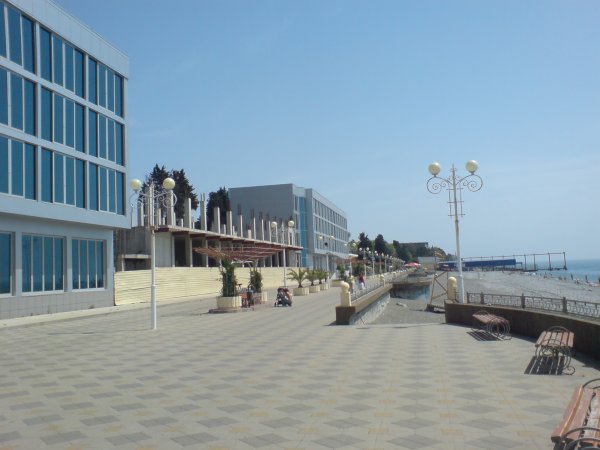 Набережная пляжа огонек Адлер