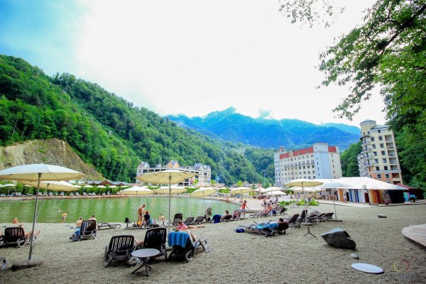 Пляж роза Хутор красная Поляна