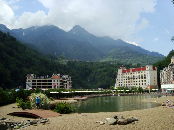 Пляж роза Хутор красная Поляна