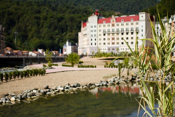 Rosa Beach красная Поляна