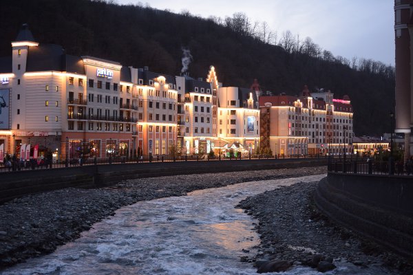 Красная Поляна роза Хутор набережная