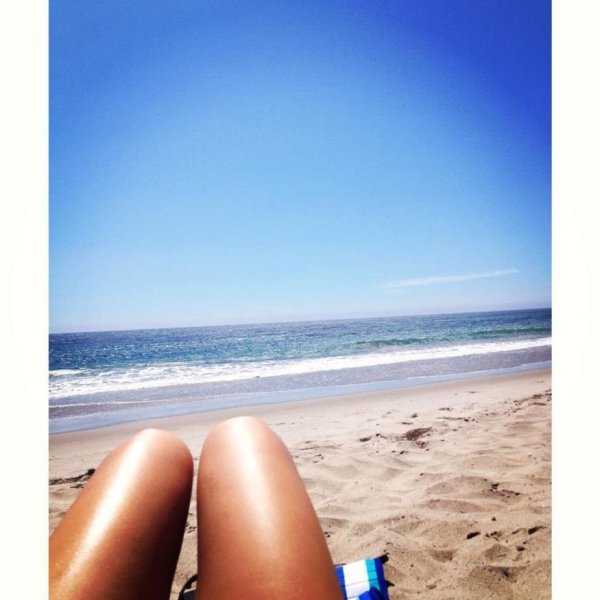 Ноги на пляже