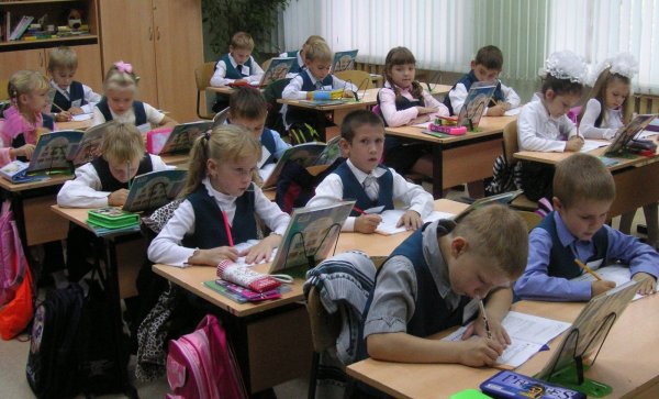 Школьники за партой