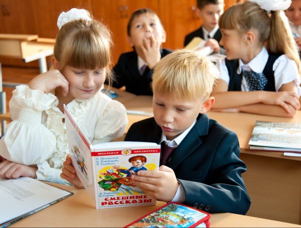 Первоклассник за партой
