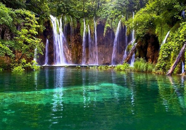 Удивительная красота воды водопад