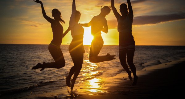 Танцы на пляже