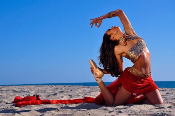 Восточные танцы на природе