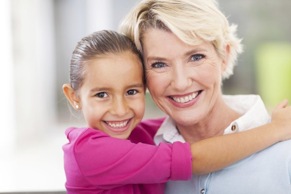 Бабушка с внуком вертикальная