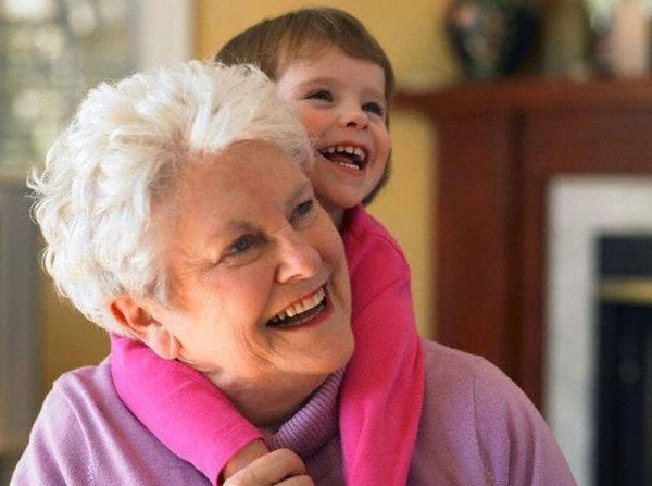 Бабушка с ребенком