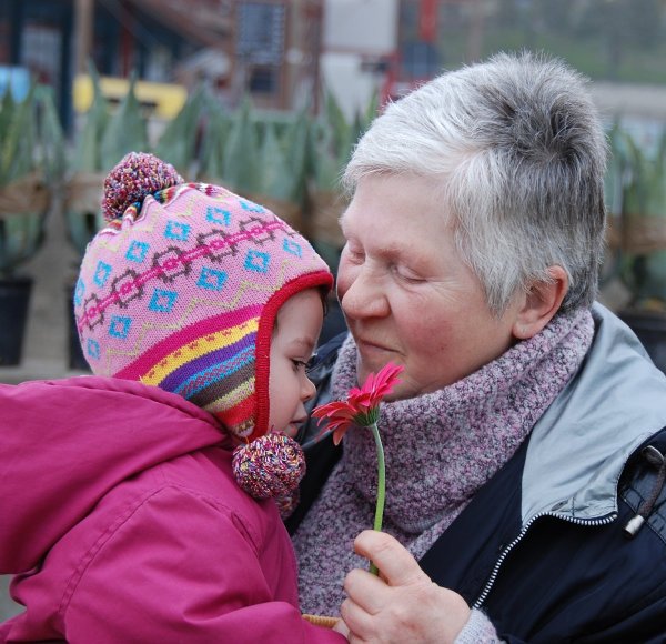 Бабушка с ребенком