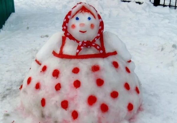 Матрешка из снега