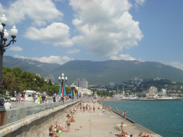 Центральная набережная в Ялте Ялта