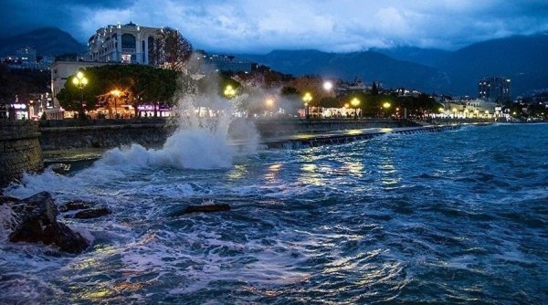 Ялта вечер набережная ноябрь 2022