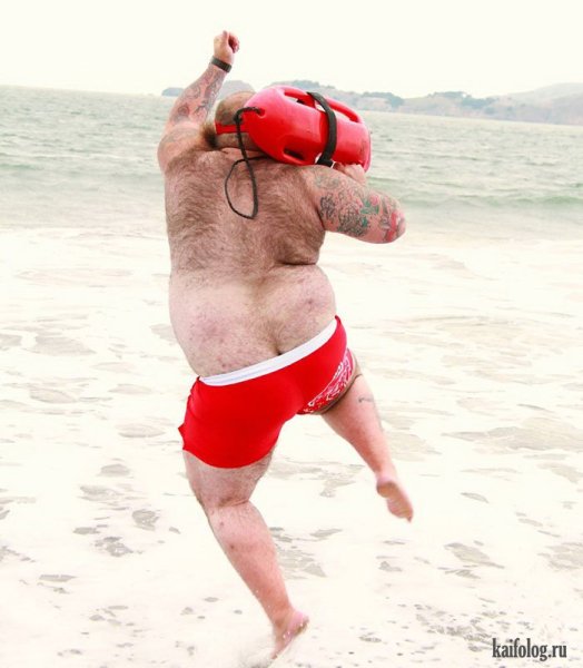 Толстяк на пляже