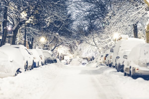 Снег в городе