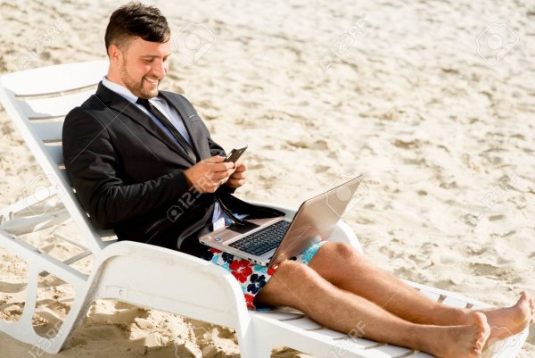 Человек на лежаке