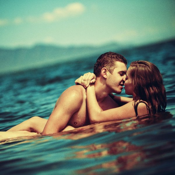 Девушка и парень вваде