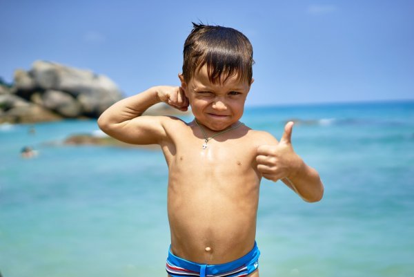 Мальчик у моря