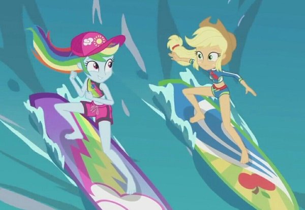 Девушки Эквестрии на пляже