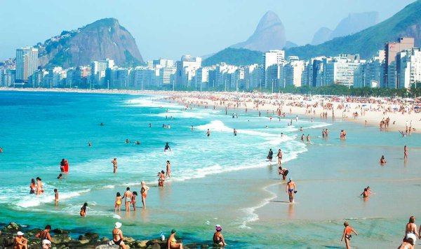 Пляж Копакабана в Рио-де-Жанейро
