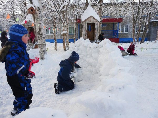 Игра в снежки крепость
