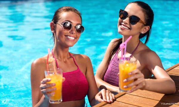 Вечеринка у бассейна