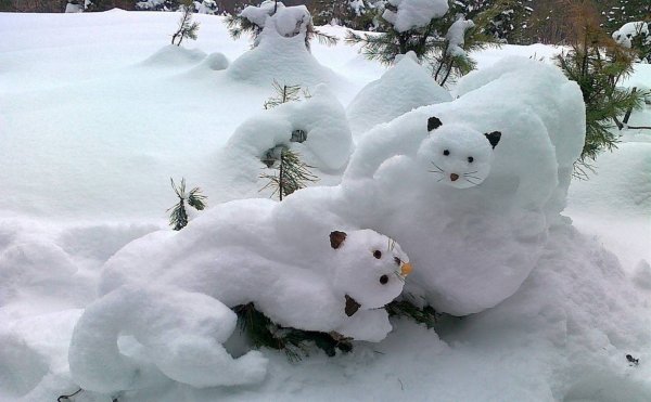 Снеговик из снега