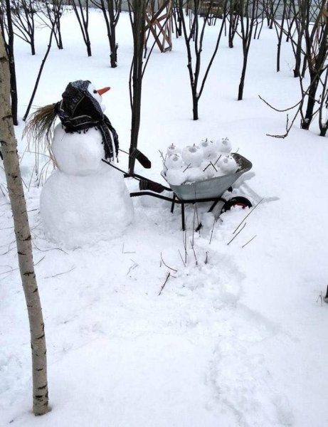 Снежная баба смешная