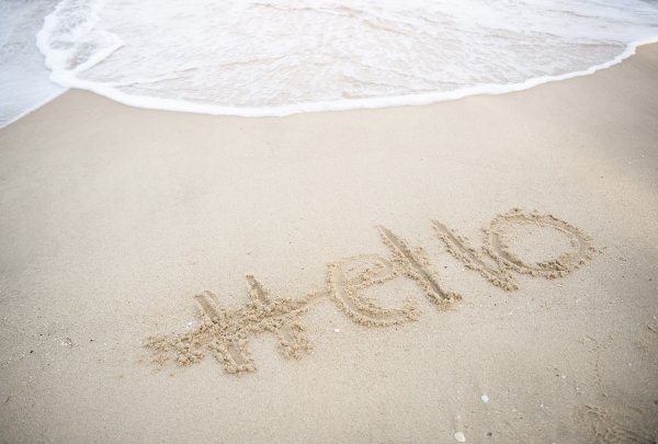 Надпись на песке