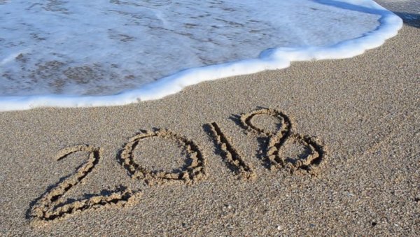 Лето надпись на песке