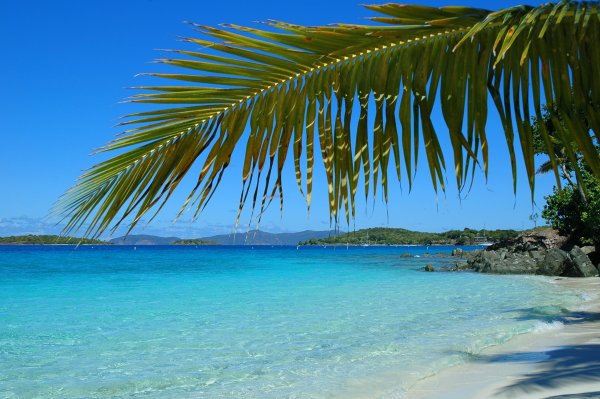 Красивый пляж