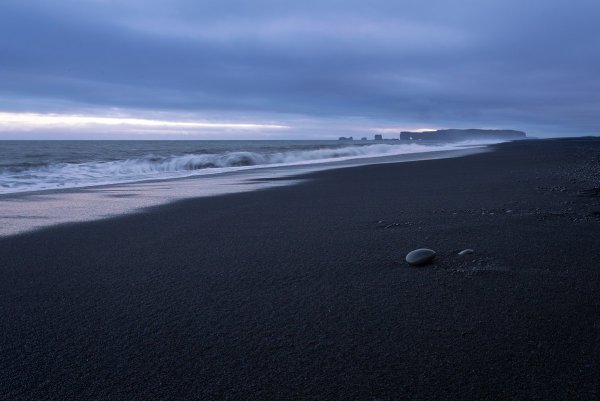 Черный песок