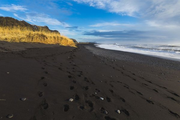 Пляж в Бургасе черный