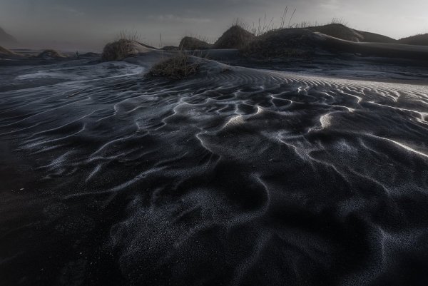 Исландия желтая река черный песок